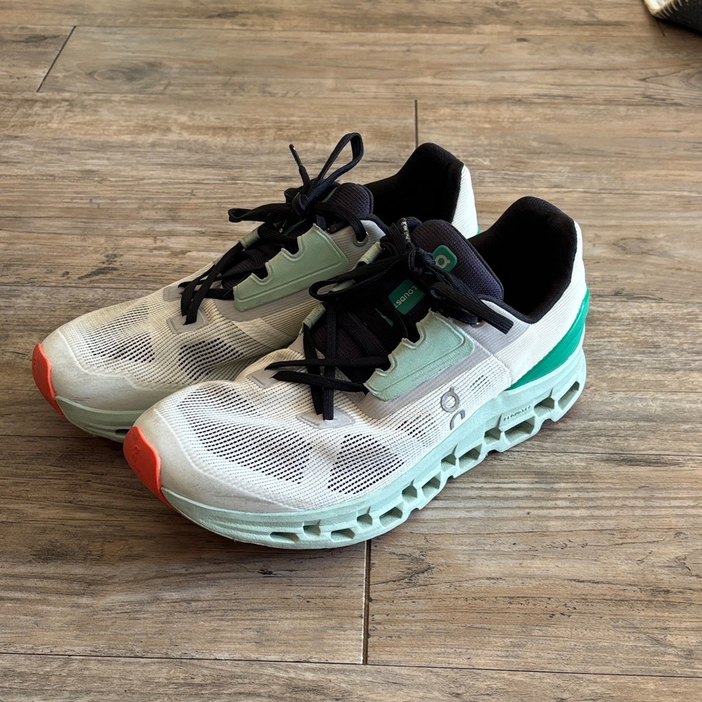 On Running Women’s Size 10 White and Teal Athletic Shoes